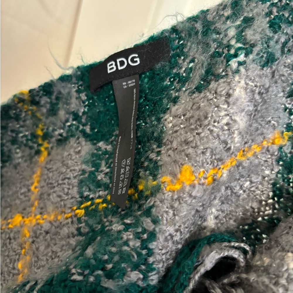 BDG Scarf - Picture 3 of 5